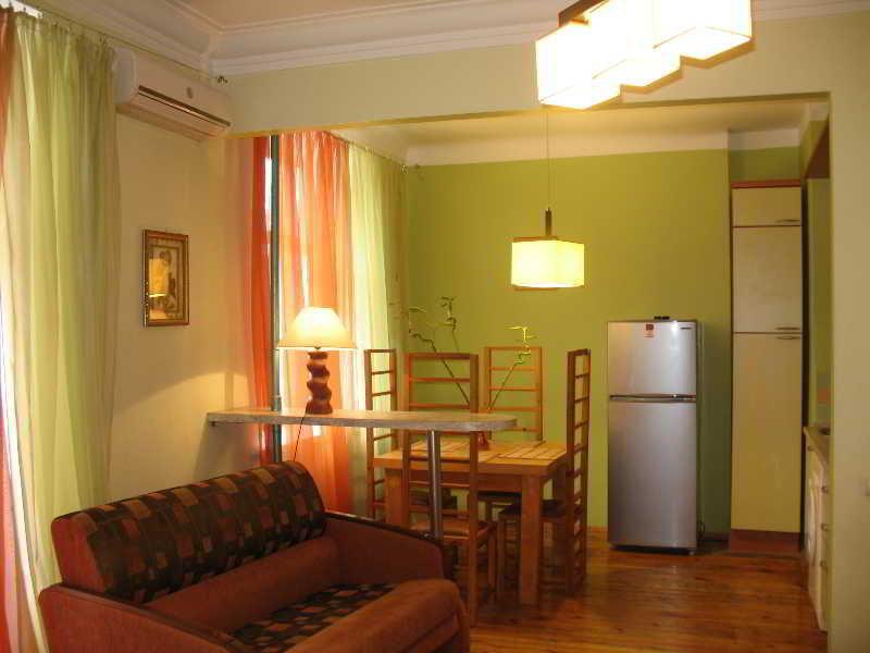 Ukrainian Hotel Service Apartments Kiew Exterior foto