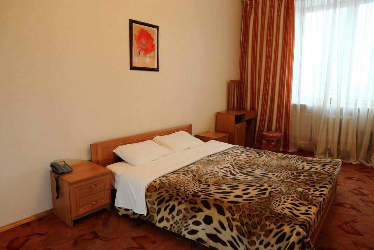 Ukrainian Hotel Service Apartments Kiew Exterior foto